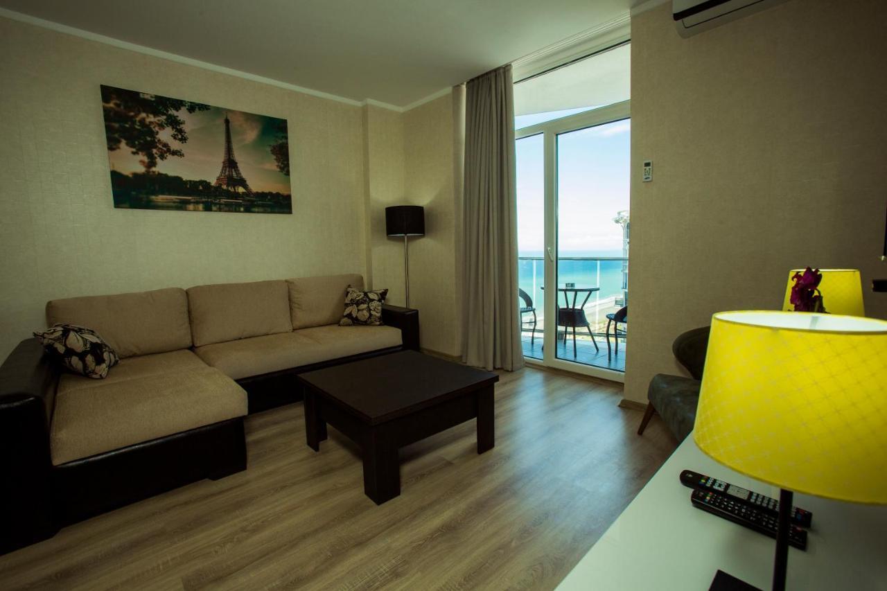 Holiday Lux Sea Towers Batumi Eksteriør billede